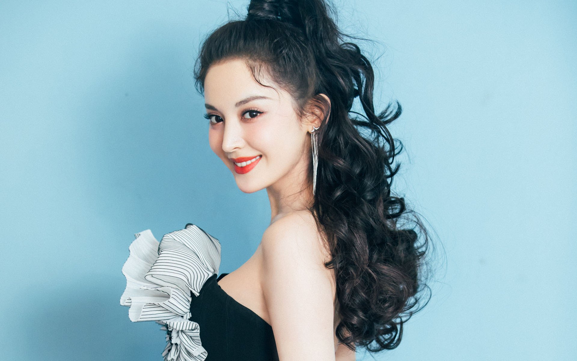 im体育-独行侠内外线配合默契击退来犯之敌，独行侠防守