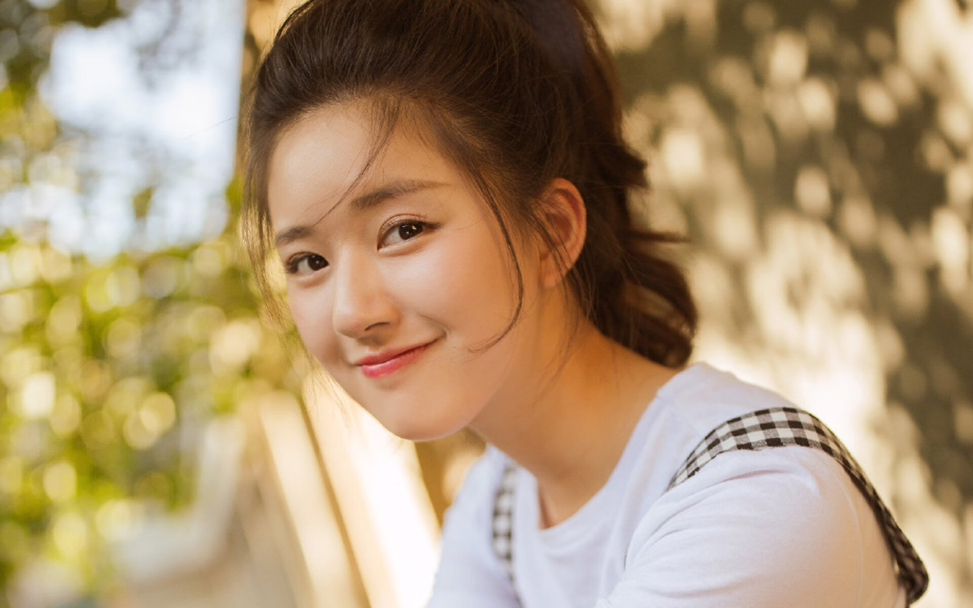 独行侠内外线配合默契击退来犯之敌，独行侠防守