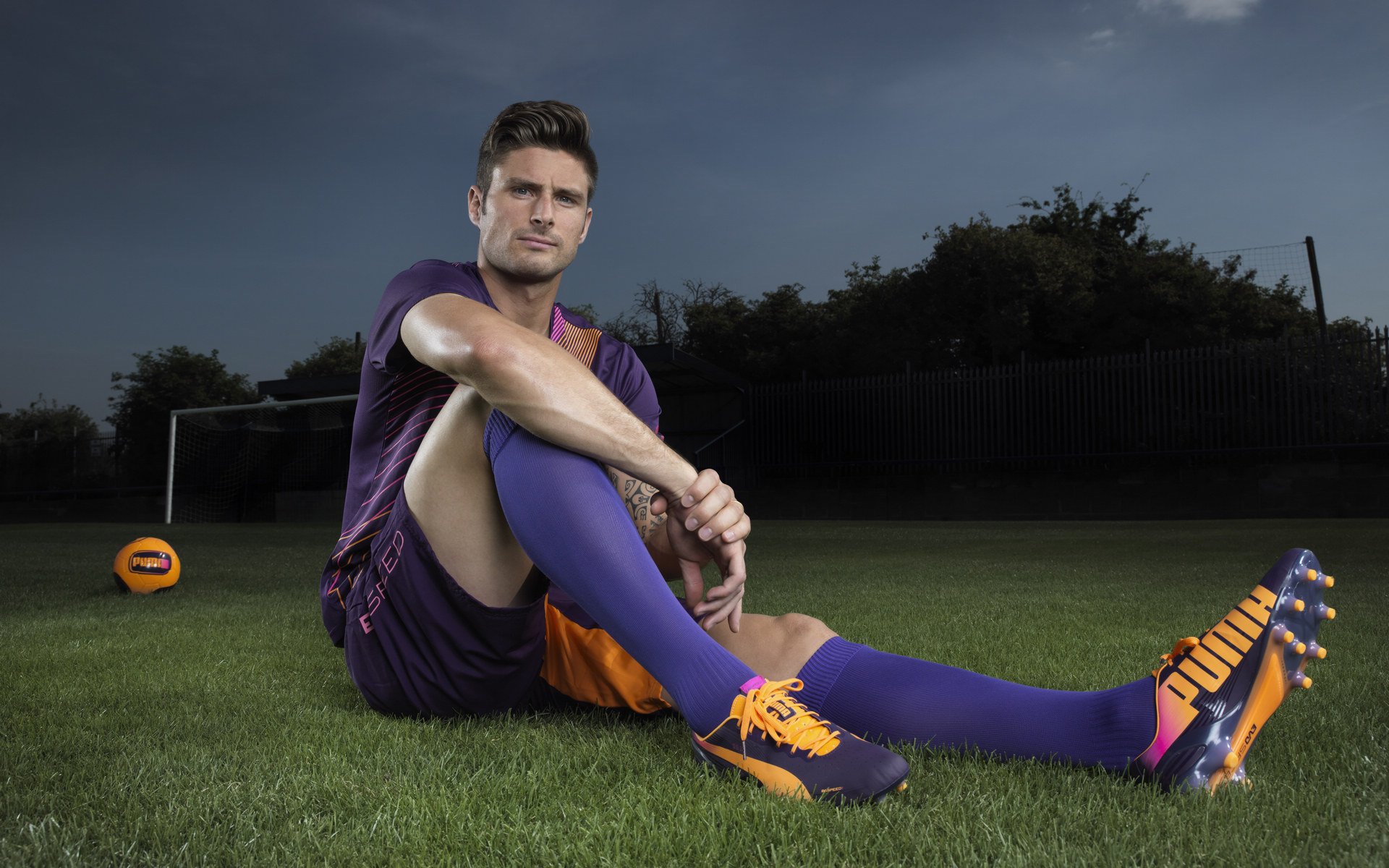 im体育-麦肯齐：迅猛的突破和精准的脚法，成为全黑队反击的核心力量，麦肯齐分了多少钱